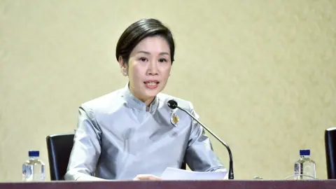 โฆษกรัฐบาลแจงการมอบรัฐมนตรีตอบกระทู้สดแทนนายกรัฐมนตรี