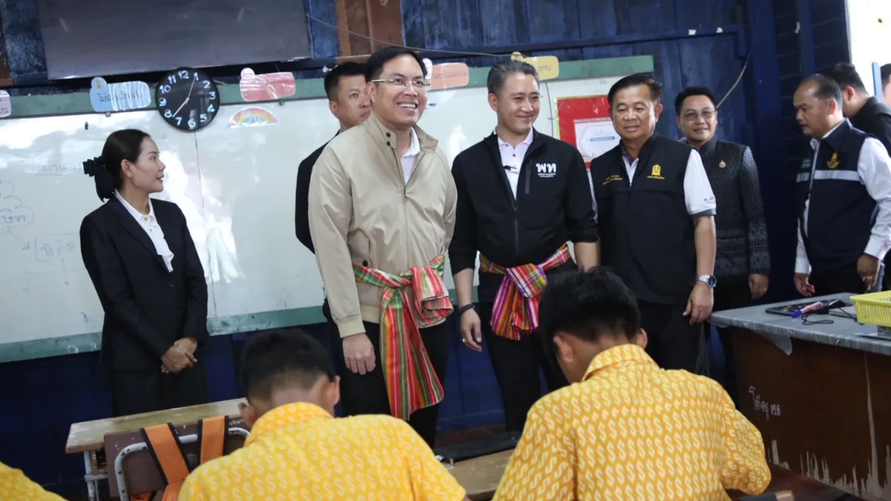 ศธ. ลงพื้นที่โรงเรียนห่างไกลขอนแก่น รับฟังอุปสรรคในห้องเรียน