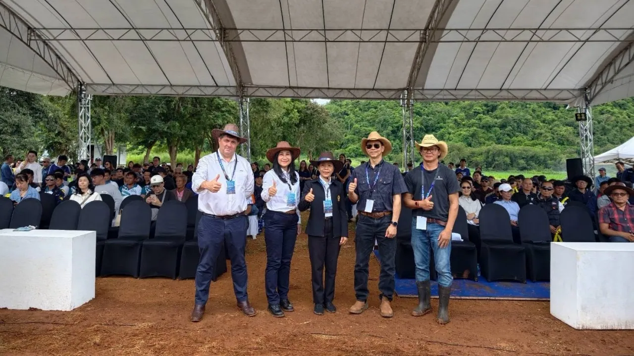 สาธิตเกษตรแม่นยำที่ฟาร์มโชคชัย เชื่อมเครื่องจักรกับงานข้าวโพดและปศุสัตว์
